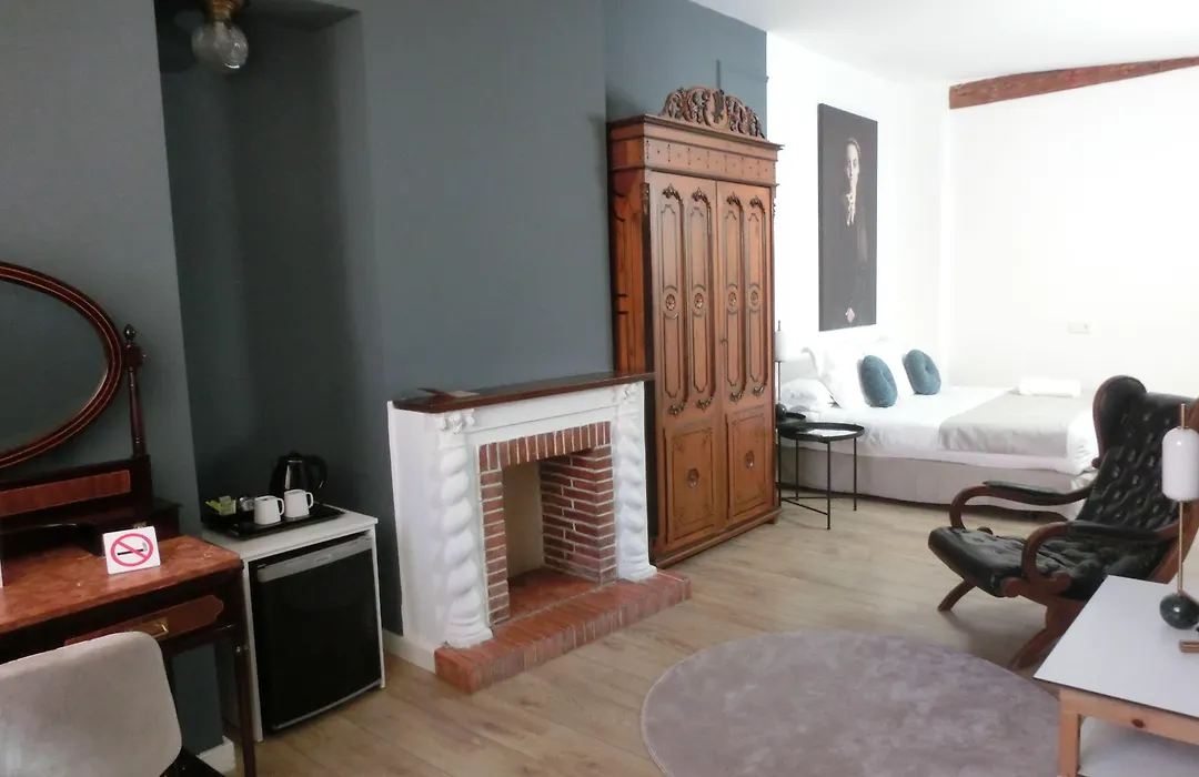 Les Monges Palace Boutique-1